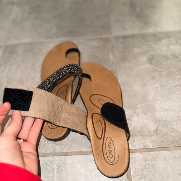 Aetrex- Arch Support Embellished Black and Tan Sandals (38 or 7.5-8US) - Picture 4 of 5